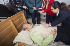 进食不适喝粥都噎嗓子 警惕食管癌