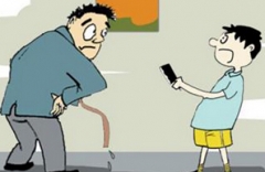 男子要钱结婚未果弑父：心理问题？